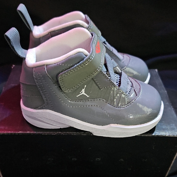 *Brand New* Jordan Melo M8s - Picture 3 of 10